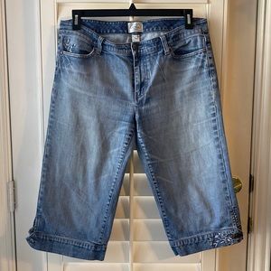 White House Black Market capri jeans